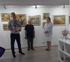 art gallery brdges 1906251 Областният управител откри изложбата на Петкан Наков в арт галерия „Мостове“ в Ловеч