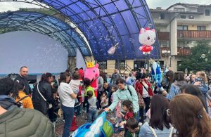 deca praznk lovech 106251 1 Детски празник с много усмивки и любимите герои оживя на площад „Тодор Кирков“ в Ловеч