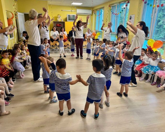 gradina praznikk 1062651 1 Празник с усмивки и музика в Детска ясла №1 „Шарено петле“ в Ловеч по случай 1 юни