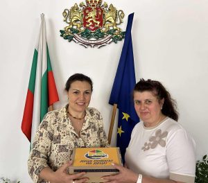 jalti stotinki 1206251 2 15 кг монети от Областна администрация Ловеч за благотворителната кампания „Жълти стотинки. Деца помагат на деца“