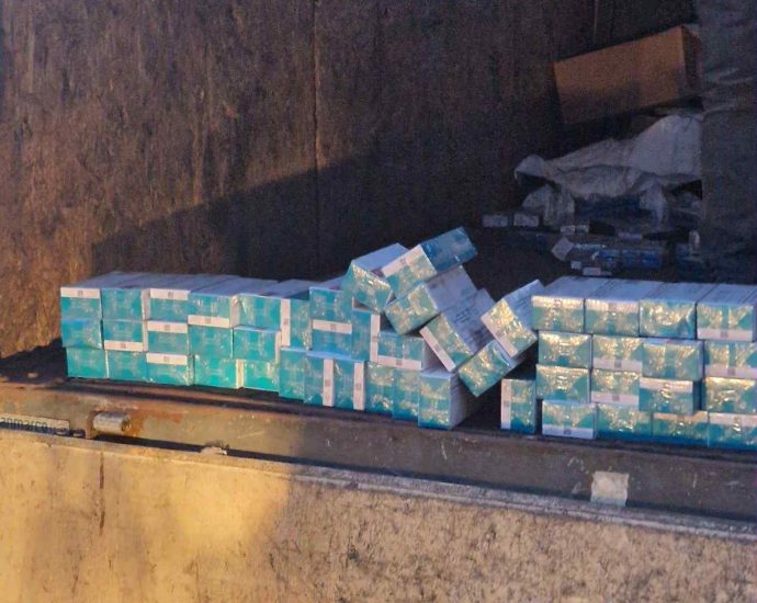 krajba cgari 1906251 1 Служители на ГДНП и ОД МВР-Ловеч разкриха кражба на цигари от товарен автомобил.