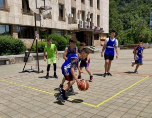 street bascket 306251 4 Стрийт баскет шоу в Ловеч събра десетки млади таланти по повод 25 години ЦПЛР-ОДК