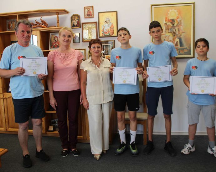 teteven tenis 2306251 1 Ученици от ОУ „Георги Бенковски“ – Черни Вит с национално признание в тениса на маса, наградени от кмета на Тетевен