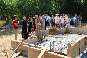 nova carkva 1607251 11 На тържествена церемония беше положен основния камък за изграждането на нова църква в село Малка Желязна, посветена на света преп. Параскева Петка Търновска