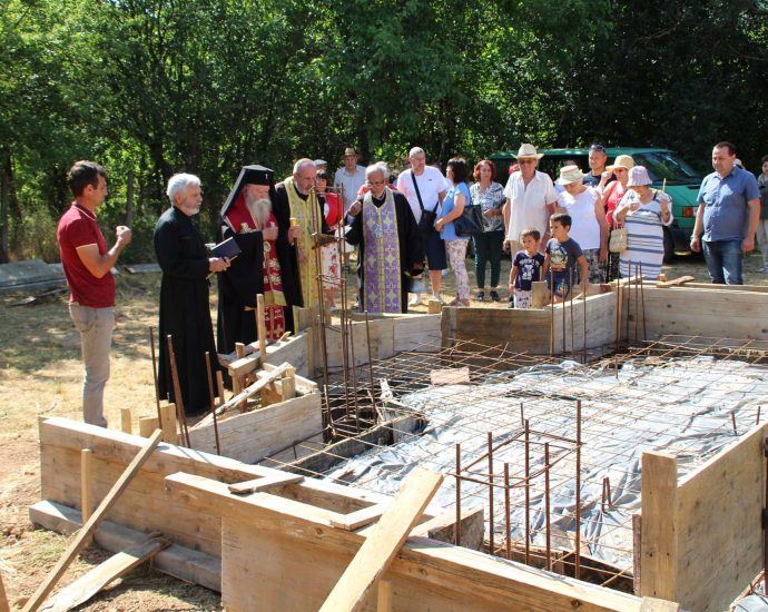 nova carkva 1607251 11 На тържествена церемония беше положен основния камък за изграждането на нова църква в село Малка Желязна, посветена на света преп. Параскева Петка Търновска