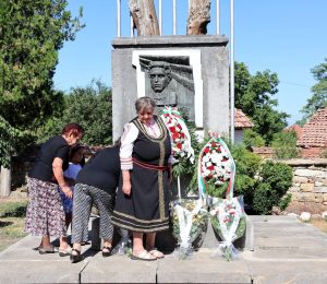 polonene levs2107251 11 Гражданско поклонение в Къкрина по повод 188 години от рождението на Васил Левски