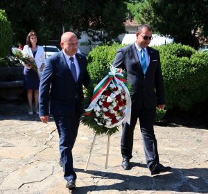 polonene levs2107251 5 Гражданско поклонение в Къкрина по повод 188 години от рождението на Васил Левски