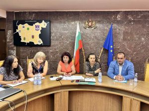 ruo lovech sreshta 2207251 Област Ловеч активира екипи за обхват на незаписани ученици – 40 деца извън системата, още 47 без информация къде се намират