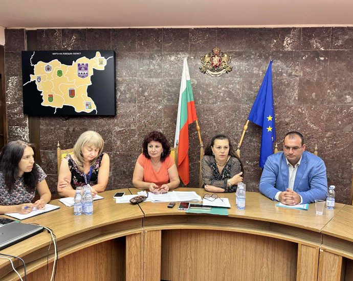 ruo lovech sreshta 2207251 Област Ловеч активира екипи за обхват на незаписани ученици – 40 деца извън системата, още 47 без информация къде се намират