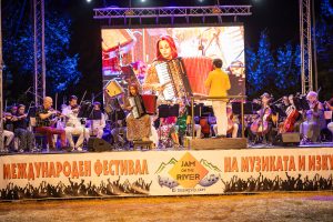 Jam on the river 2025 2 Създаденият с много любов и професионализъм Международен фестивал на музиката и изкуствата "Jam on the river" завърши в неделя
