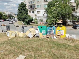 bokluci 1408251 3 Страцимир Петков: Аз не бих си изхвърлил покъщнината от ремонта до контейнера. И много хора не го правят. Апелирам към тези, които не им пука – не го правете.