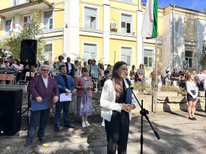 OU uchenici parvi ucheben den 1509251 1 Областният управител Дора Стоянова поздрави учениците и учителите за първия учебен ден