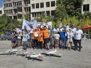 avio modelisti lovech1609251 Шест медала и отборна купа за малките авиомоделисти от Ловеч!