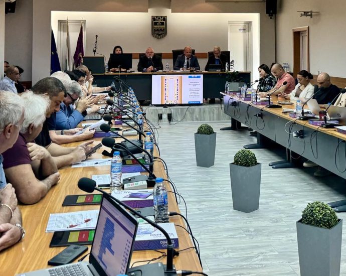 obs lovech 2509251 Кметът Петков призова Общински съвет – Ловеч да поеме управлението на футболния клуб