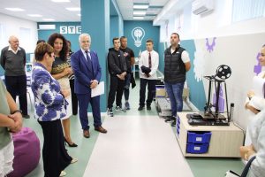 stem teteven 1609251 17 Двоен празник в ПГСЕУ – Тетевен: първи учебен ден и откриване на модерен STEM център