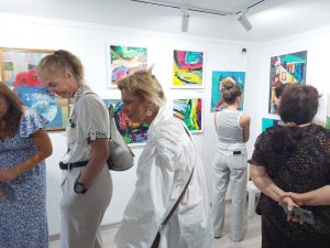арт галерия мостове изложба 2309251 19 „Полетът на цветовете – млади гласове в изкуството“ оживя в Ловеч