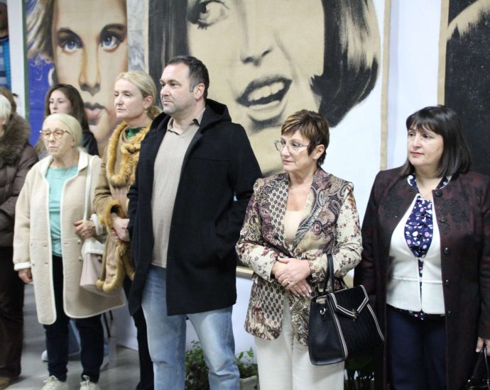 izlojba teteven 301025 5 Тетевен почете 100 години от рождението на художника Събо Димитров с изложба на филмови плакати