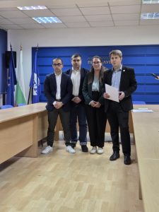 nagrada desi troyn 610251 2 Дениса Иванова от НУПИ „Проф. Венко Колев“ Троян взе голямата награда – посещение на Европарламента в Брюксел