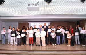 вики троян награда 1510252 12-годишна Виктория Стоянова от Троян с първо място в национален конкурс за детска рисунка
