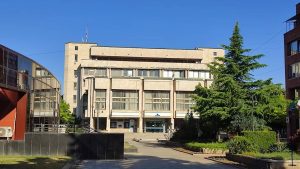 обб сграда продажба 61025 ❗️Един милион и шестстотин хиляди лева струва тази шестетажна сграда в центъра на Ловеч с РЗП 4 885м2. (325лв/м2)