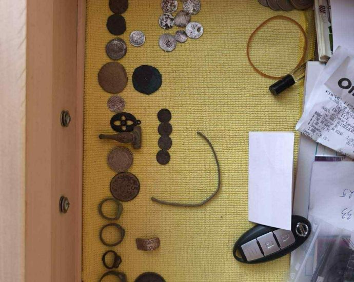 antiki police 1311251 Арестуван е 47-годишен мъж в село Галата. В домът му са намерени културно-исторически ценности от античността