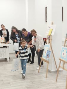 deca lukovit izlojba 511251 2 Децата от Луковит представиха своите книжки по проект „Историите на мама“