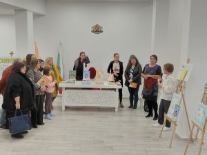 deca lukovit izlojba 511251 3 Децата от Луковит представиха своите книжки по проект „Историите на мама“