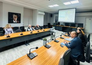 diskusia samolet 251125 На 24 ноември 2025 г. в залата на Общински съвет – Ловеч се проведе обществено обсъждане относно предложението за поставяне на самолет „МиГ-21“ на територията на града