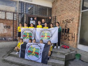 handball momicheta lovech 21125 1 Първи победи и големи усмивки за малките хандбалистки на „Ловеч 98“!