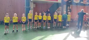 handball momicheta lovech 21125 2 Първи победи и големи усмивки за малките хандбалистки на „Ловеч 98“!