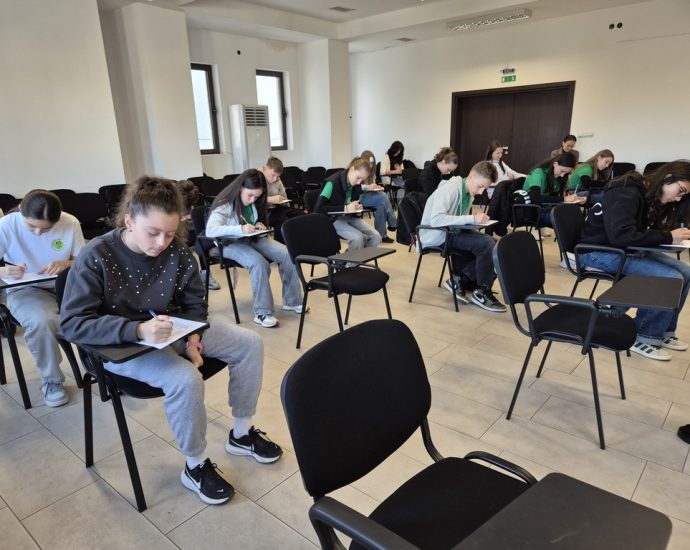obicham balgarskite dumi troyan 31125 Седмокласници от Троян показаха любовта си към родния език в състезанието „Обичам българските думи“