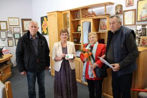 teteven kmet medal 511251 2 Кметът на Тетевен д-р Мадлена Бояджиева получи юбилеен медал „80 години от победата над хитлерофашизма (1945–2025)“