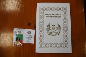 teteven kmet medal 511251 3 Кметът на Тетевен д-р Мадлена Бояджиева получи юбилеен медал „80 години от победата над хитлерофашизма (1945–2025)“