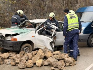 uchenie lovech 271125 3 Съвместно учение в Ловеч: институциите тестваха реакция при тежко верижно ПТП и паднал автомобил в пропаст