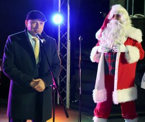 koleda svetlini lovech 51225 4 Светлините на коледната елха в Ловеч грейнаха и дадоха старт на „Магията на Коледа“