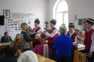 koledari ugarchin 181225 Коледари ще донесат празничен дух в институциите, търговските обекти и домовете в Угърчин
