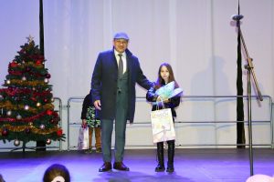 koleden bazar lovech 151225 3 Коледният базар отвори врати пред Ловчанското читалище и донесе щедра доза празнична магия