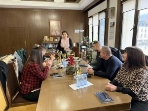 nagradeni avto piloti ou 171225 2 Областният управител на Ловеч Дора Стоянова управител награди отличили се пилоти с постижения в автомобилния спорт
