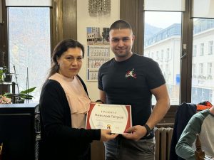 nagradeni avto piloti ou 171225 8 Областният управител на Ловеч Дора Стоянова управител награди отличили се пилоти с постижения в автомобилния спорт