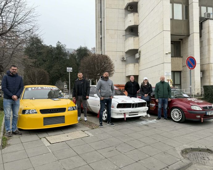 nagradeni avto piloti ou 171225 9 Областният управител на Ловеч Дора Стоянова управител награди отличили се пилоти с постижения в автомобилния спорт