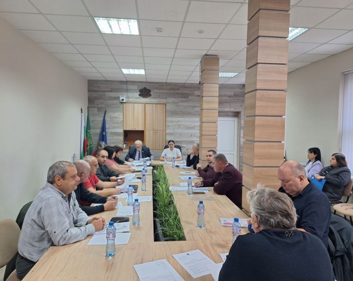 obs ugarchin 151225 Постоянните комисии на общинския съвет одобриха план-сметката за чистота и размера на такса битови отпадъци за 2026 г.