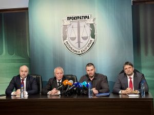 prokurator gdbop police lovech 1512251 При операция на дирекция „Вътрешна сигурност“-МВР и ГДБОП под надзора на Окръжна прокуратура-Ловеч бе разкрита организирана престъпна група (ОПГ) за извършване на тежки умишлени престъпления с участието на трима служители на МВР