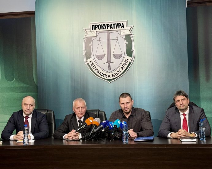 prokurator gdbop police lovech 1512251 При операция на дирекция „Вътрешна сигурност“-МВР и ГДБОП под надзора на Окръжна прокуратура-Ловеч бе разкрита организирана престъпна група (ОПГ) за извършване на тежки умишлени престъпления с участието на трима служители на МВР