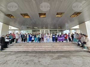 protest medici lovech bta 101225 Медицински специалисти от ловешката болница излязоха на едночасов протест