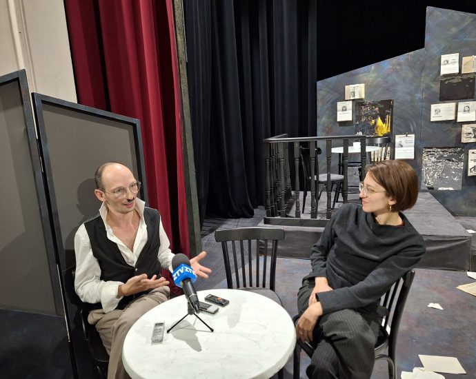 theatre lovech 151225 2 „Писателското кафене“ съживява духовния елит на България на ловешка сцена