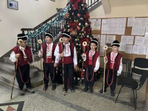 коледари угърчин 231225 Коледари изпълниха община Угърчин с благословии за здраве и благополучие