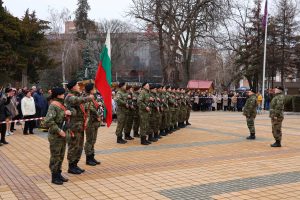 bogojavlenie jordanovden 60126 4 23-годишният Михаил Велчевски извади Светия кръст от река Осъм в Ловеч