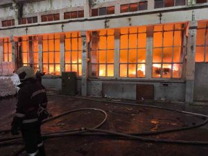 pojar troyan 140126 2 Няма пострадали хора при пожара в складово помещение на ул. „Академик Ангел Балевски“ в Троян