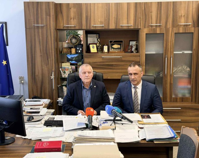 falshivo euro lovech 110226 3 Задържаха 51-годишен с близо 260 000 фалшиви евро край Златна Панега – опитал да избяга при проверка