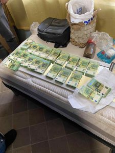 falshivo euro lovech 110226 4 Задържаха 51-годишен с близо 260 000 фалшиви евро край Златна Панега – опитал да избяга при проверка